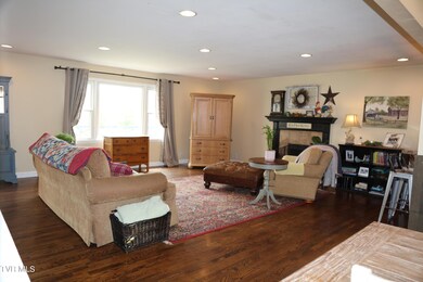 10 Living Room 5