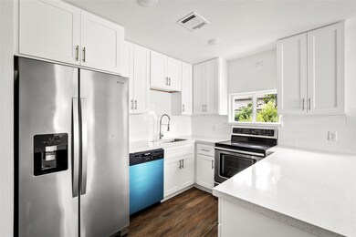 923 Knight St unit E, Houston, TX 77022 - photo 3