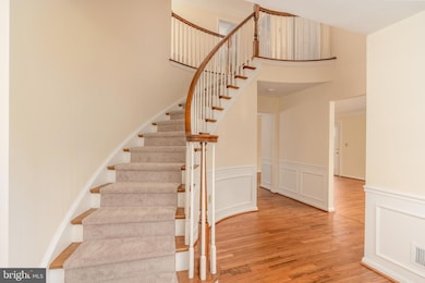 8010 Merry Oaks Ln, Vienna, VA 22182 - photo 7