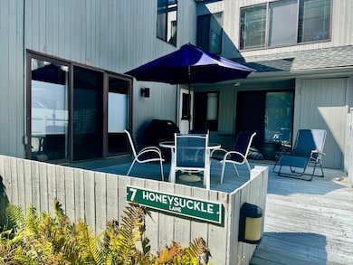 7 Honeysuckle Ln, Ridgefield, CT 06877 - photo 2