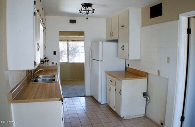 023-170475 - Kitchen Alternate View