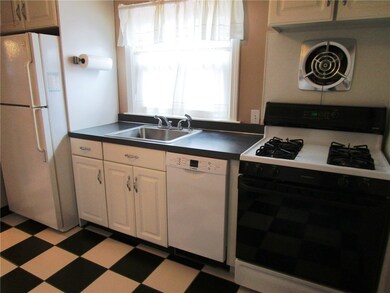 88 Edgemere Rd, Pawtucket, RI 02861 - photo 3