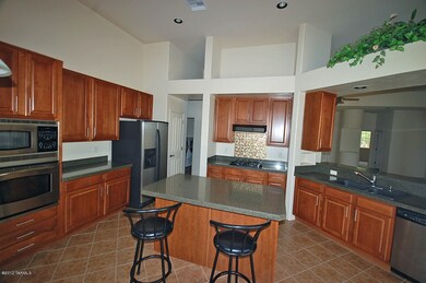 Kitchen/Island