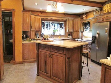 Kitchen. Kitchen Island with 2 bar Stools