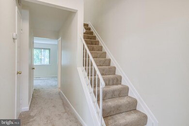 9620 Lindenbrook St, Fairfax, VA 22031 - photo 2