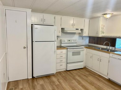 2 Dode Drive - Kitchen