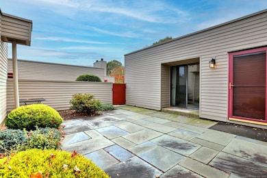 76 Charlton Hill Rd, Hamden, CT 06518 - photo 2