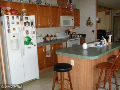 828 Frontier Dr, Bunker Hill, WV 25413 - photo 4