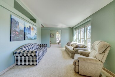 11-423 Harmony Dr, New Harmony