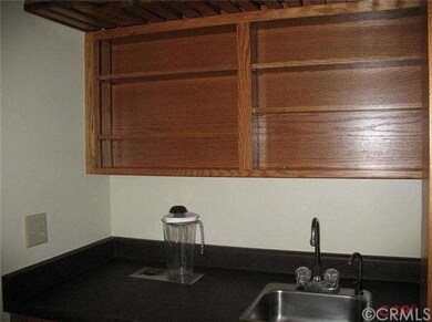 Wet bar off of kitchen and large dining area