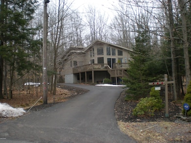 369 Renwood Ct, Hamlin, PA 18427 - photo 2