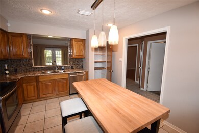 2909 La Mesa St, Bay City, TX 77414 - photo 3