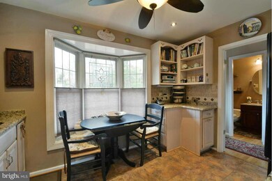 5538 Beaconsfield Ct, Burke, VA 22015 - photo 3