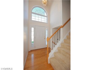 Foyer - Bright Foyer with Lots of Natural Light br