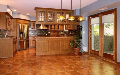 Generous kitchen with custom made craftsman style 