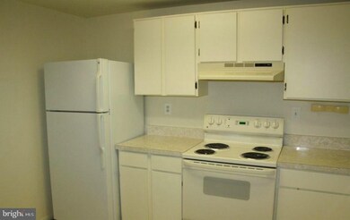 9210 Chadburn Place, Montgomery Village, MD 20886 - photo 4