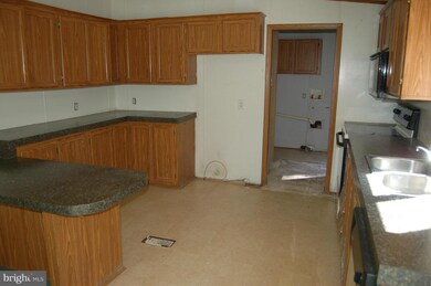 8818 Lazy Acres Ln, Spotsylvania, VA 22551 - photo 6