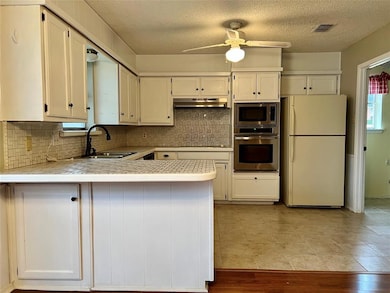 749 Highland Park Dr, Hurst, TX 76054 - photo 5