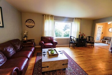 1261 Cranbrook Ct, Schenectady, NY 12309 - photo 4