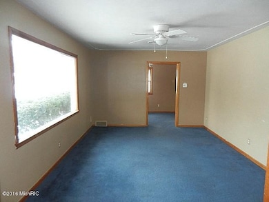 263-433079 Living Room 1