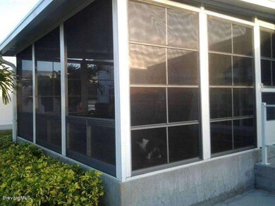 2screened-room