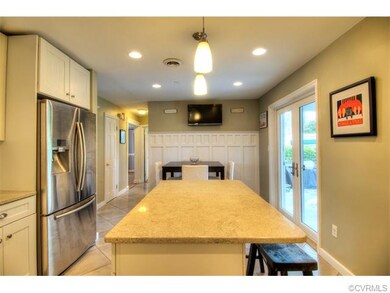 Gorgeous Granite Island with Counter bar