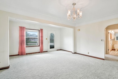 1123 E Ridgeway Ave, Waterloo, IA 50702 - photo 3