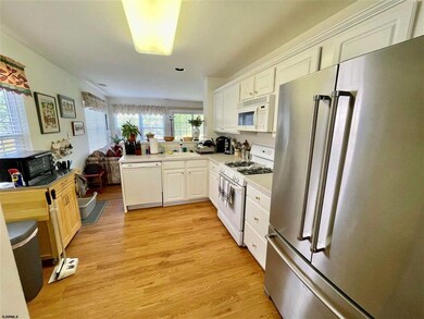 667 E Chancery Ln unit Wayland Village 3-C, Galloway, NJ 08205 - photo 3