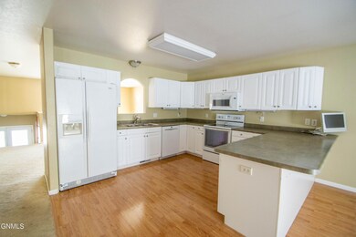 2307 Pointe Loop, Bismarck, ND 58503 - photo 7