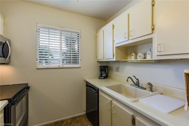 Central Gardens unit 216, Naples, FL 34102 - photo 3