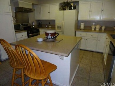 LOT'S OF WORK SPACE, CENTER ISLAND WITH ROOM FOR G