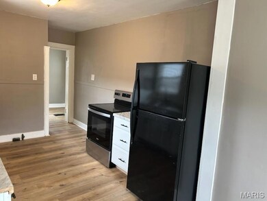 1308 W Randolph St, Vandalia, IL 62471 - photo 4