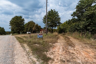 Entry to property (to right of gate)