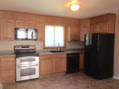 382 Shasta St, Manchester, NH 03103 - photo 2