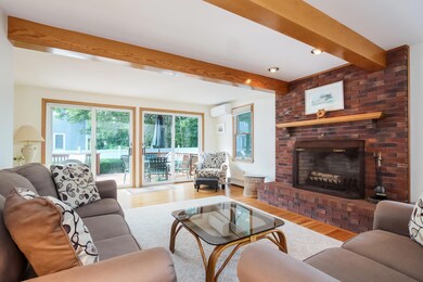 007-Living_Room-4706467-large
