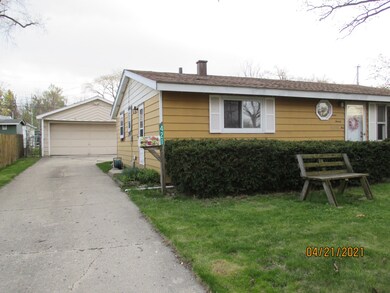 421 Blackhawk Ave, Carpentersville, IL 60110 - photo 3