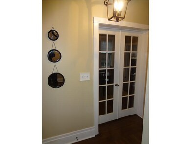 Entry/Foyer.