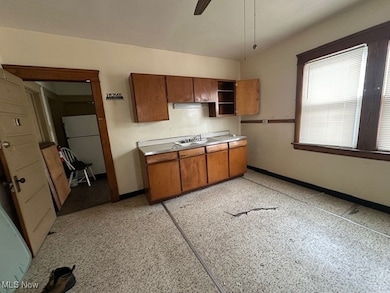 5295 Harvard Ave, Newburgh Heights, OH 44105 - photo 3