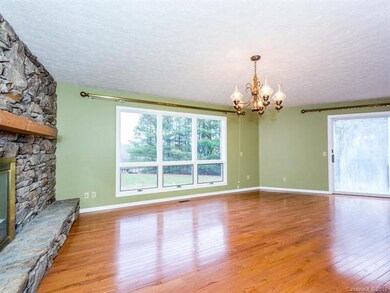 38 Tuckaway Dr, Hendersonville, NC 28792 - photo 5