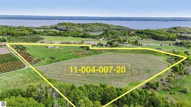 11751 Center Rd, Traverse City, MI 49686 - photo 6