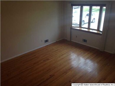 320 Chesterton Ave, Staten Island, NY 10306 - photo 3