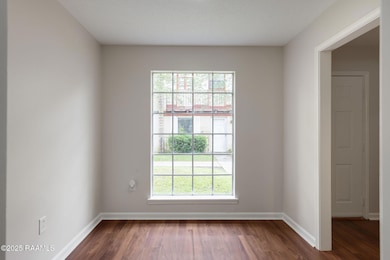 7-web-or-mls-1310 Dulles Dr D-7