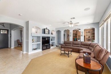 007_Family Room