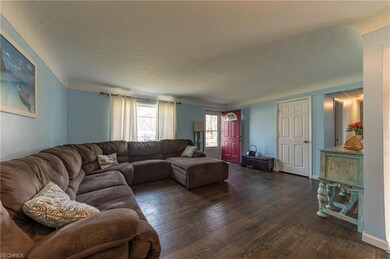 21' x 15' Living Room.