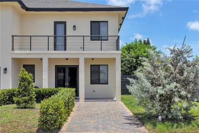 Front house S. Front balcony