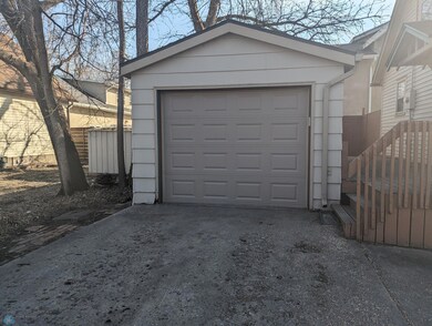 802 9th St S, Fargo, ND 58103 - photo 2