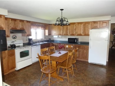 462 Pembroke St, Pembroke, NH 03275 - photo 5