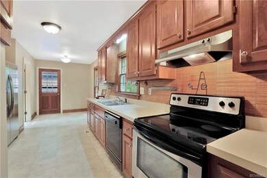 Tall kitchen cabinets - stainless appliances (dish