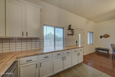 1912 S Val Vista Rd-11