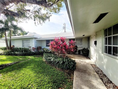 Quaint 4 unit community in the heart of Lighthouse